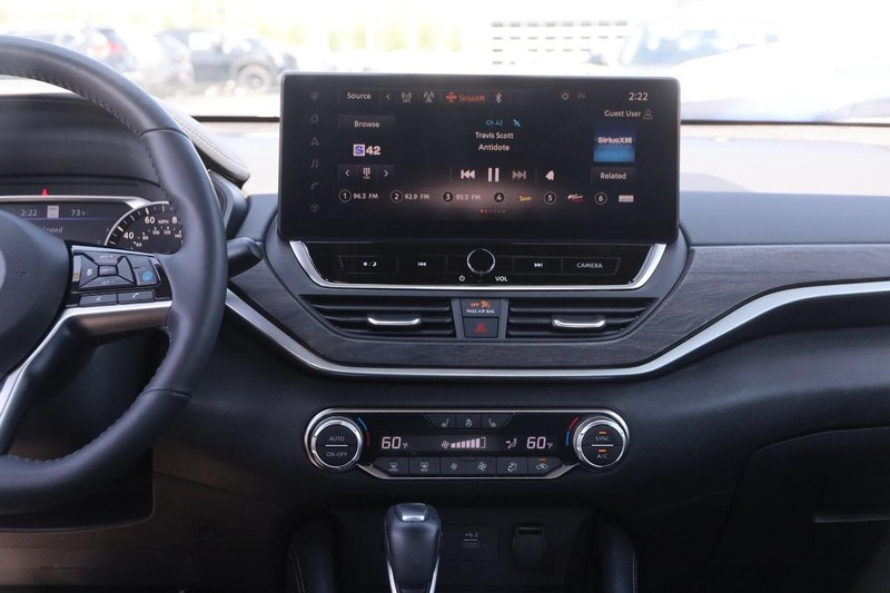 Nissan Altima Vehicle Image 23
