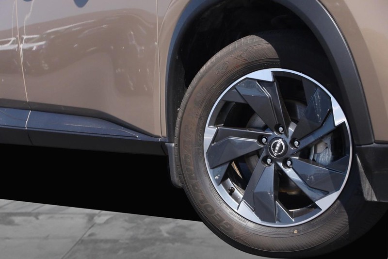 Nissan Rogue Vehicle Image 03