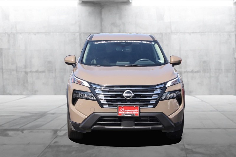 Nissan Rogue Vehicle Image 04