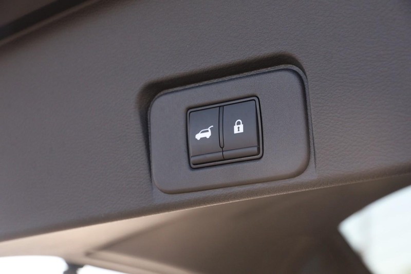 Nissan Rogue Vehicle Image 08