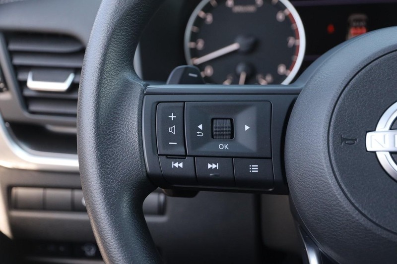 Nissan Rogue Vehicle Image 12