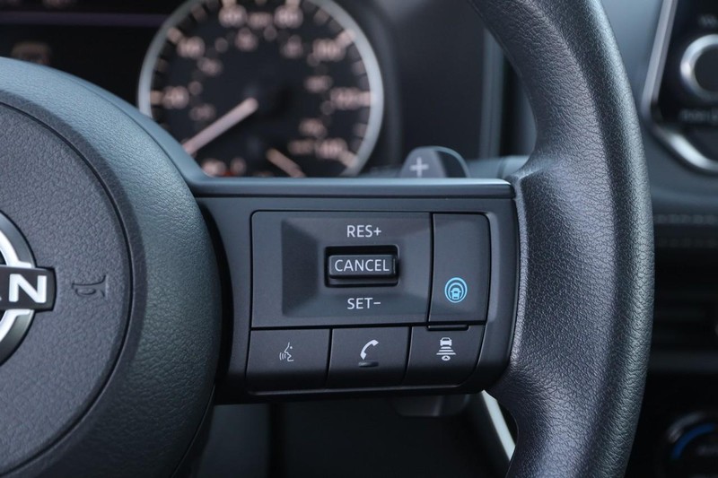 Nissan Rogue Vehicle Image 13