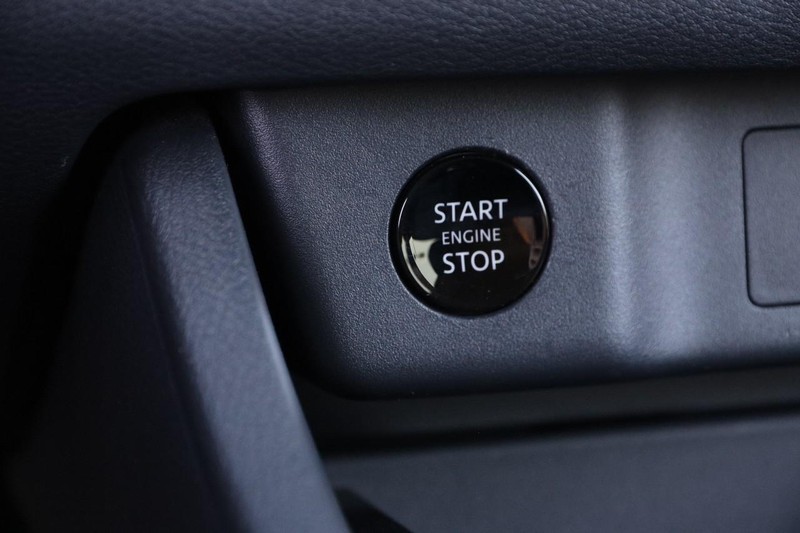 Nissan Rogue Vehicle Image 15