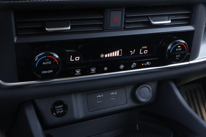 Nissan Rogue Vehicle Image 18