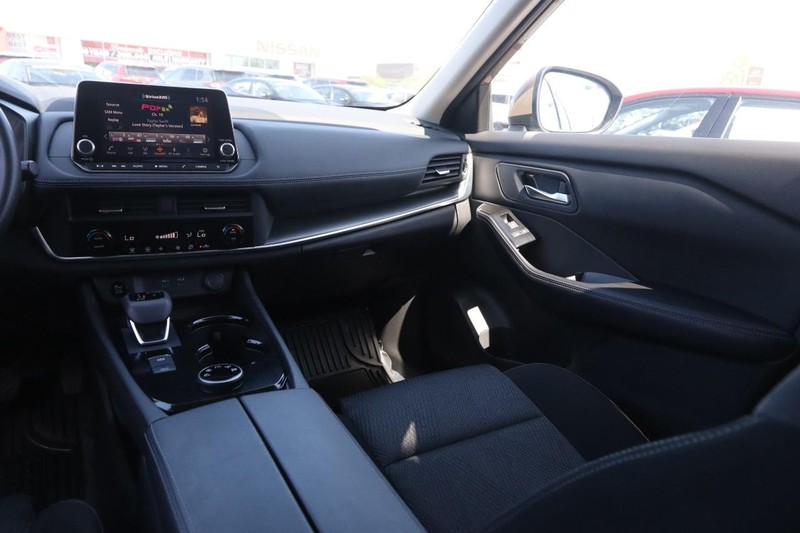 Nissan Rogue Vehicle Image 23