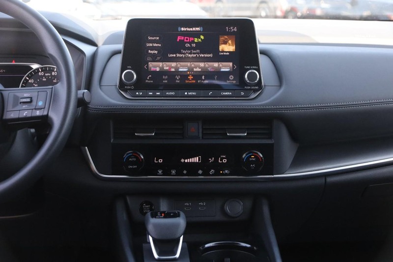 Nissan Rogue Vehicle Image 26