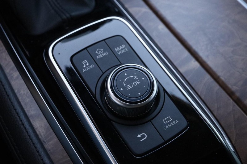 Nissan Armada Vehicle Image 21