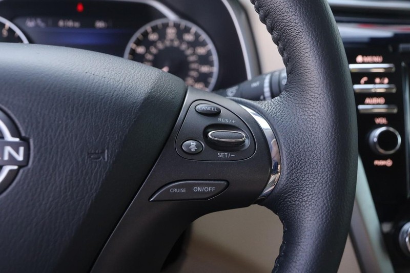 Nissan Murano Vehicle Image 12
