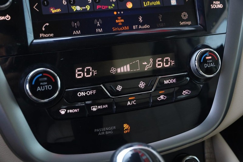 Nissan Murano Vehicle Image 17