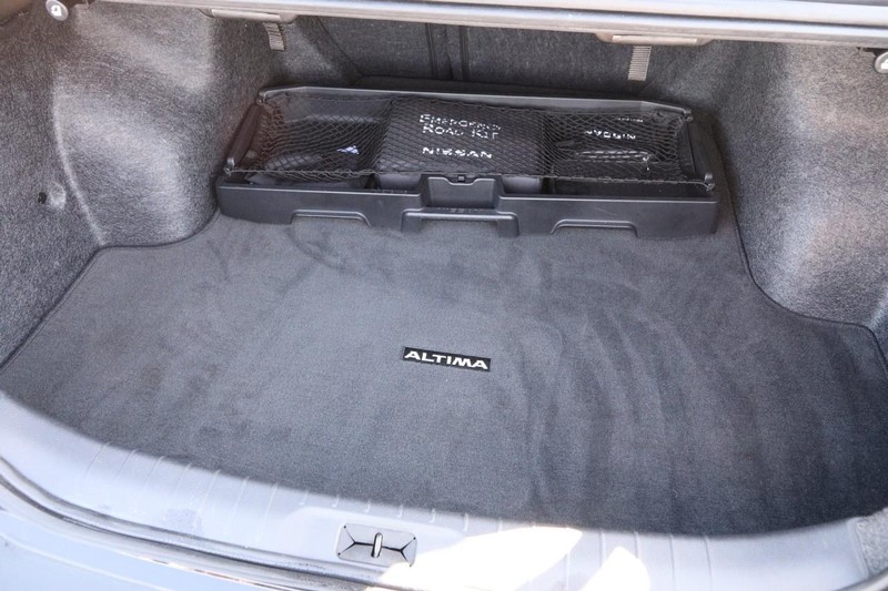 Nissan Altima Vehicle Image 07