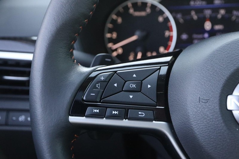 Nissan Altima Vehicle Image 12