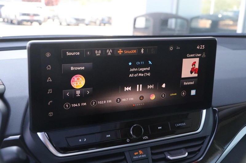Nissan Altima Vehicle Image 16