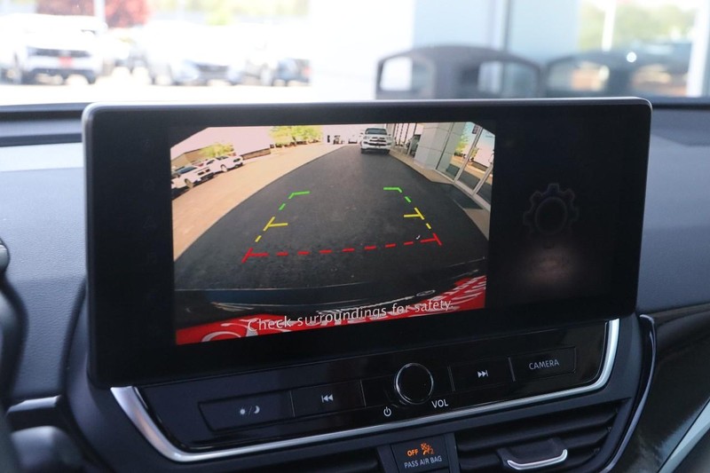 Nissan Altima Vehicle Image 17