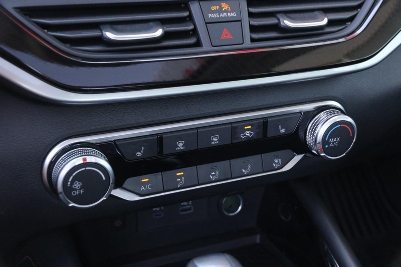 Nissan Altima Vehicle Image 18