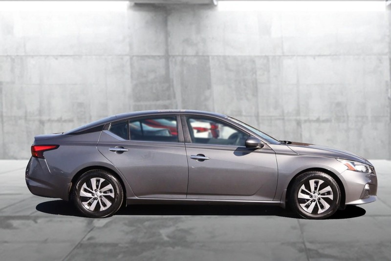 Nissan Altima Vehicle Image 05