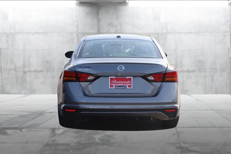Nissan Altima Vehicle Image 06