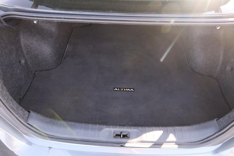 Nissan Altima Vehicle Image 07