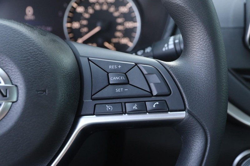 Nissan Altima Vehicle Image 12