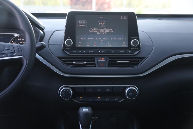 Nissan Altima Vehicle Image 22