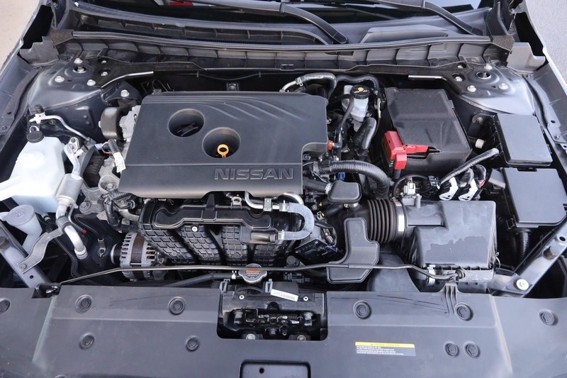 Nissan Altima Vehicle Image 25