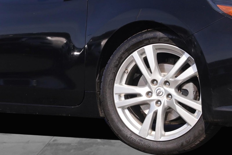 Nissan Altima Vehicle Image 03