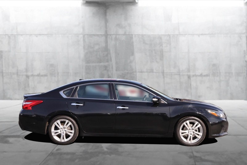 Nissan Altima Vehicle Image 05