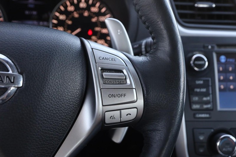 Nissan Altima Vehicle Image 13