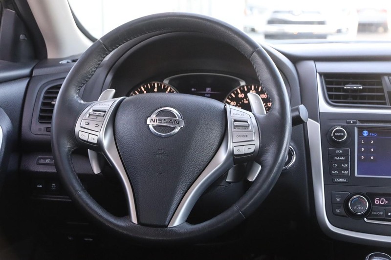 Nissan Altima Vehicle Image 23
