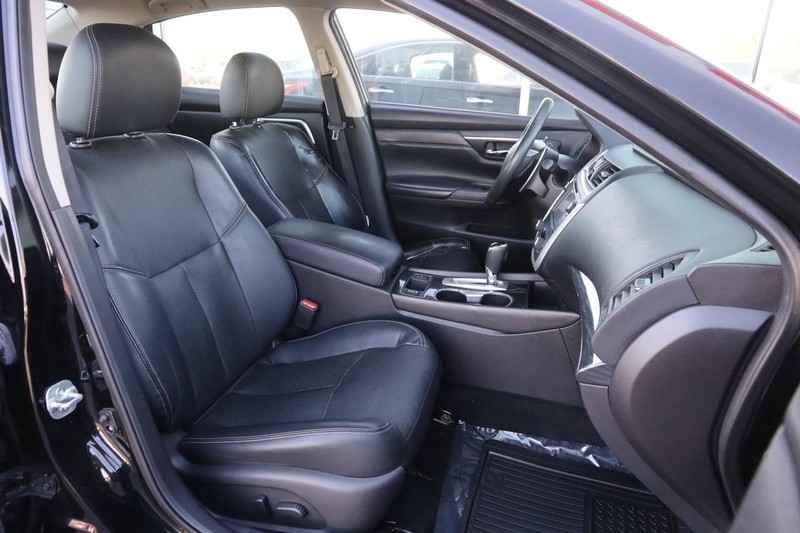 Nissan Altima Vehicle Image 26