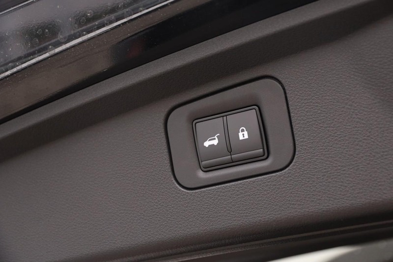 Nissan Armada Vehicle Image 09