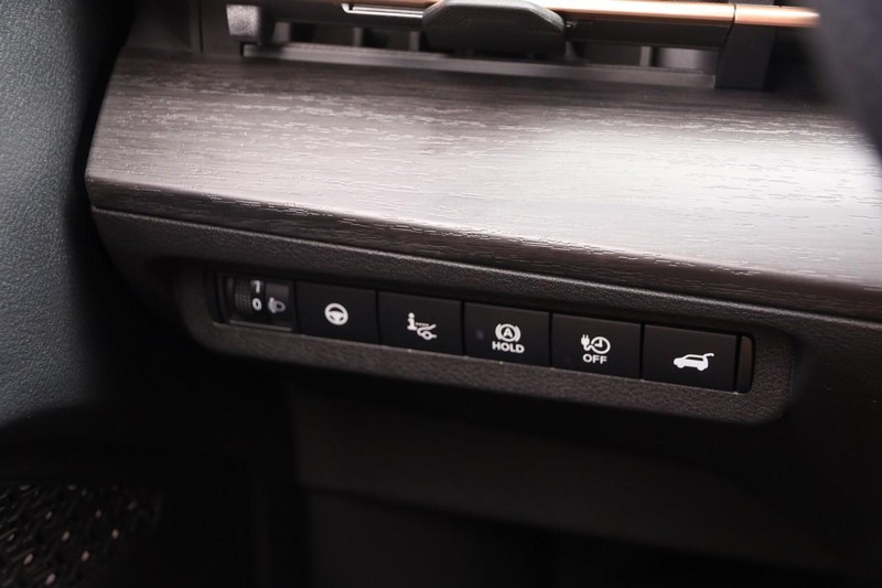 Nissan ARIYA Vehicle Image 21