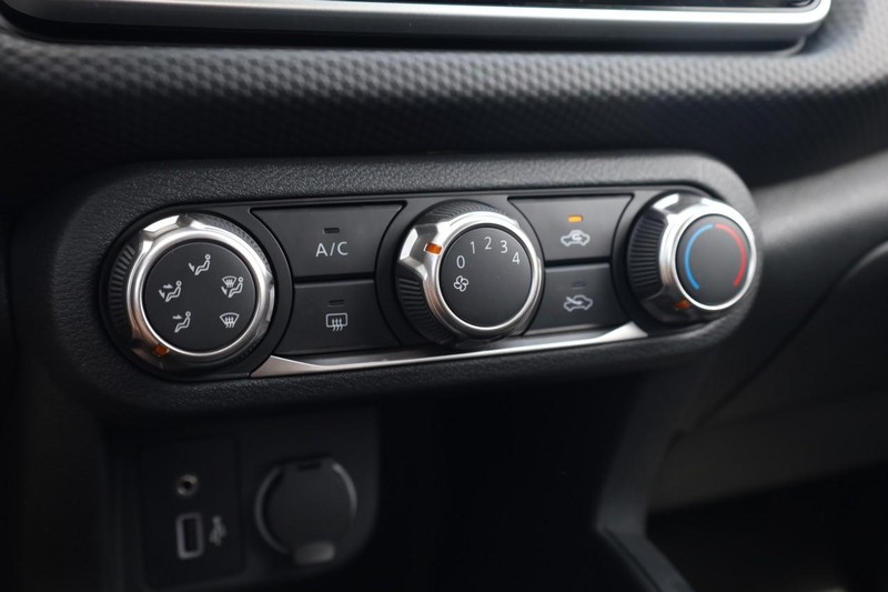 Nissan Kicks Play Vehicle Image 14