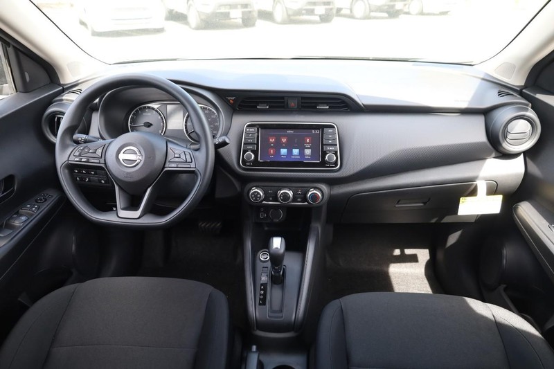 Nissan Kicks Play Vehicle Image 22