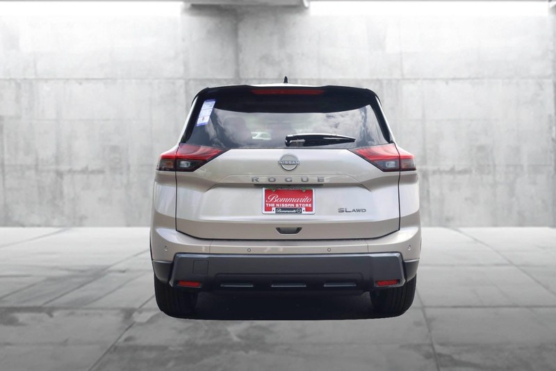 Nissan Rogue Vehicle Image 06