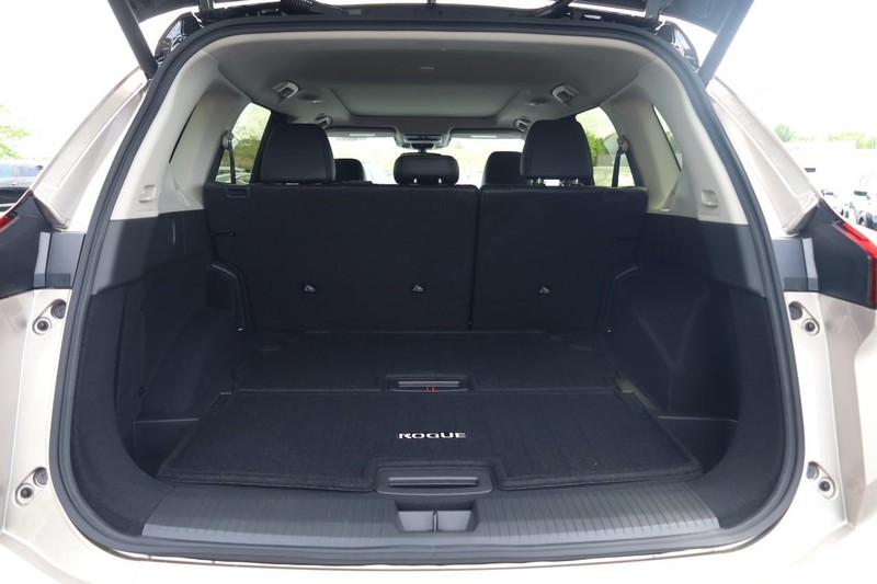 Nissan Rogue Vehicle Image 07