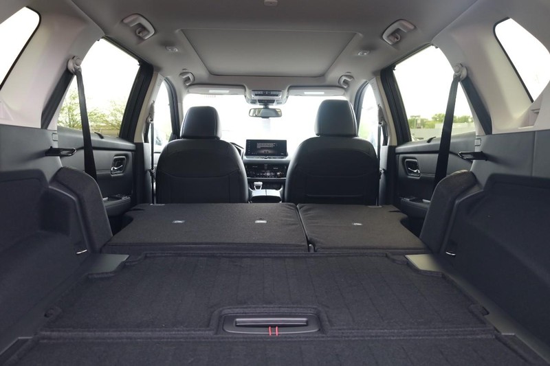 Nissan Rogue Vehicle Image 08