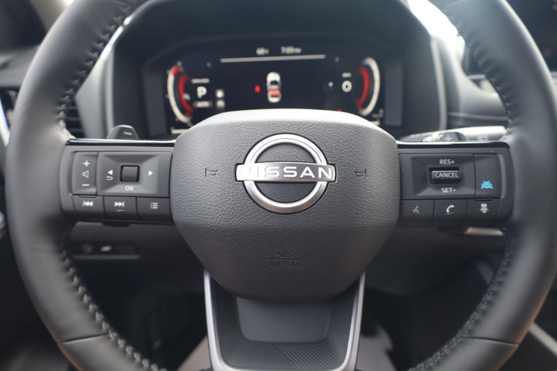 Nissan Rogue Vehicle Image 09