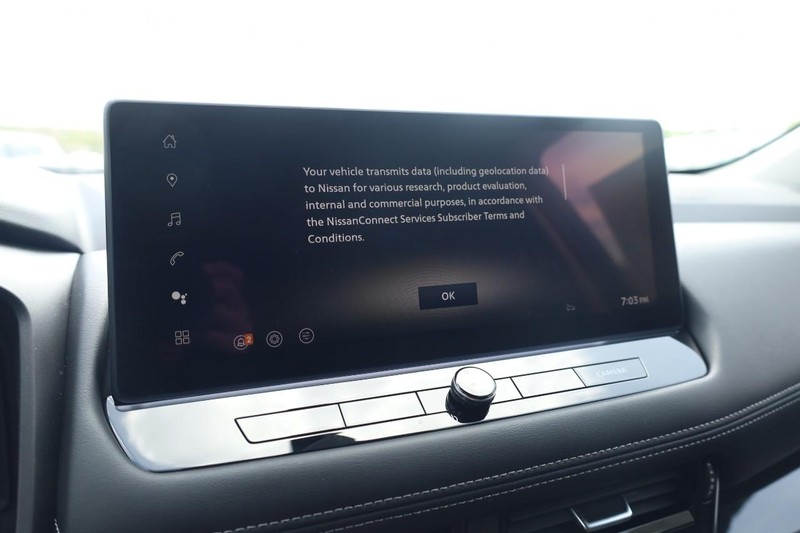 Nissan Rogue Vehicle Image 11