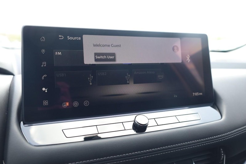 Nissan Rogue Vehicle Image 12