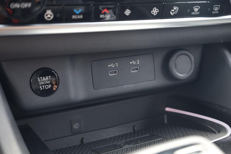Nissan Rogue Vehicle Image 15