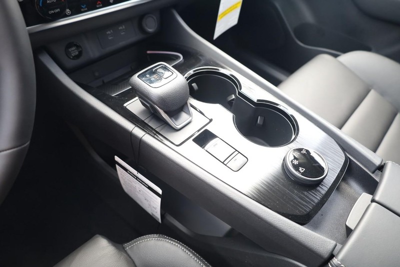 Nissan Rogue Vehicle Image 16