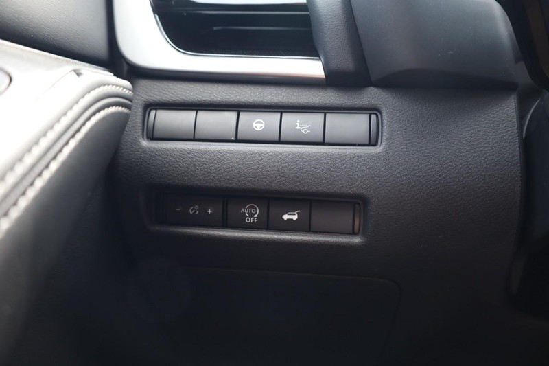 Nissan Rogue Vehicle Image 17