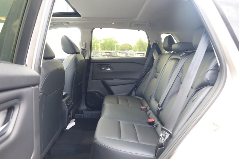 Nissan Rogue Vehicle Image 22