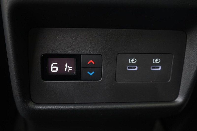 Nissan Rogue Vehicle Image 23