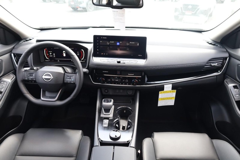 Nissan Rogue Vehicle Image 24