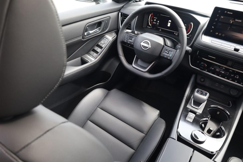 Nissan Rogue Vehicle Image 25