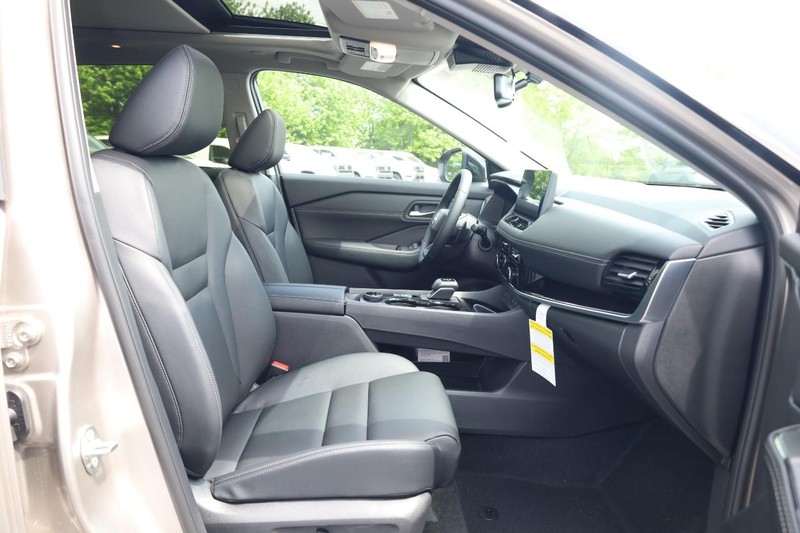 Nissan Rogue Vehicle Image 26