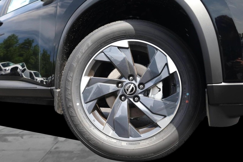 Nissan Rogue Vehicle Image 03