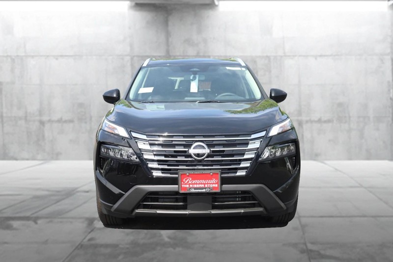 Nissan Rogue Vehicle Image 04