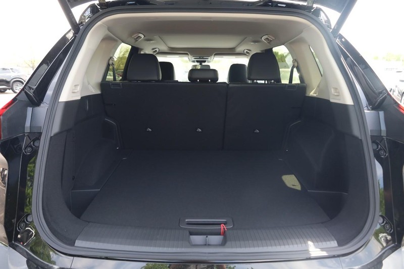 Nissan Rogue Vehicle Image 07